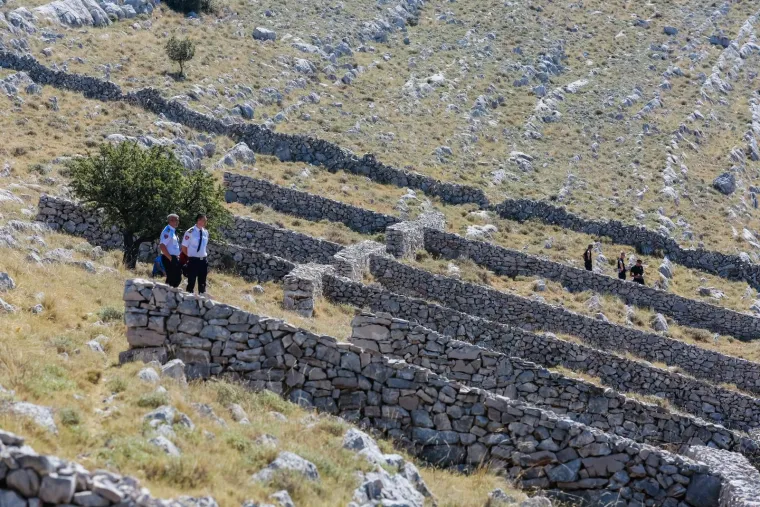 Odavanje počasti poginulim vatrogascima: Na obljetnici u &Scaron;ibeniku i Slavica, 12 kaciga položeno u Zagrebu