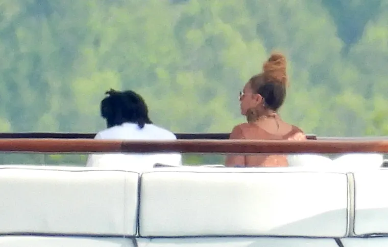 Beyonce i Jay Z nakon opuštenog doručka na jahti u opuštenom izdanju razgledavali ljepote hrvatske obale