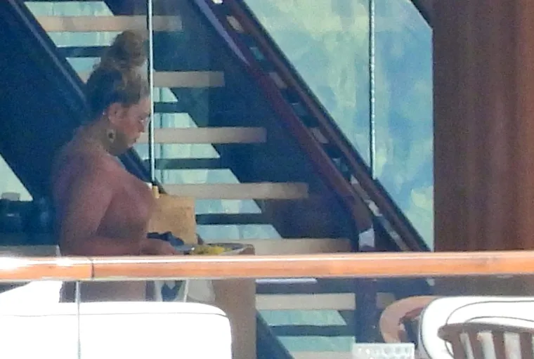 Beyonce i Jay Z nakon opuštenog doručka na jahti u opuštenom izdanju razgledavali ljepote hrvatske obale