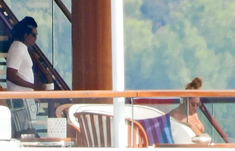 Beyonce i Jay Z nakon opu&scaron;tenog doručka na jahti u opu&scaron;tenom izdanju razgledavali ljepote hrvatske obale