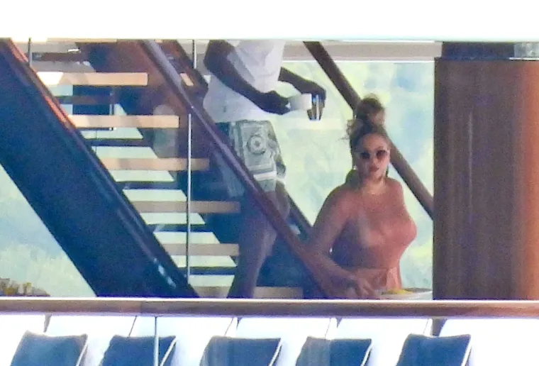 Beyonce i Jay Z nakon opu&scaron;tenog doručka na jahti u opu&scaron;tenom izdanju razgledavali ljepote hrvatske obale