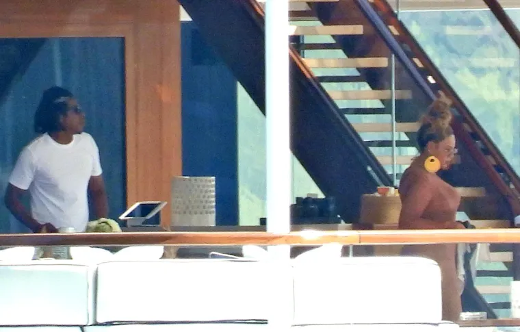 Beyonce i Jay Z nakon opu&scaron;tenog doručka na jahti u opu&scaron;tenom izdanju razgledavali ljepote hrvatske obale