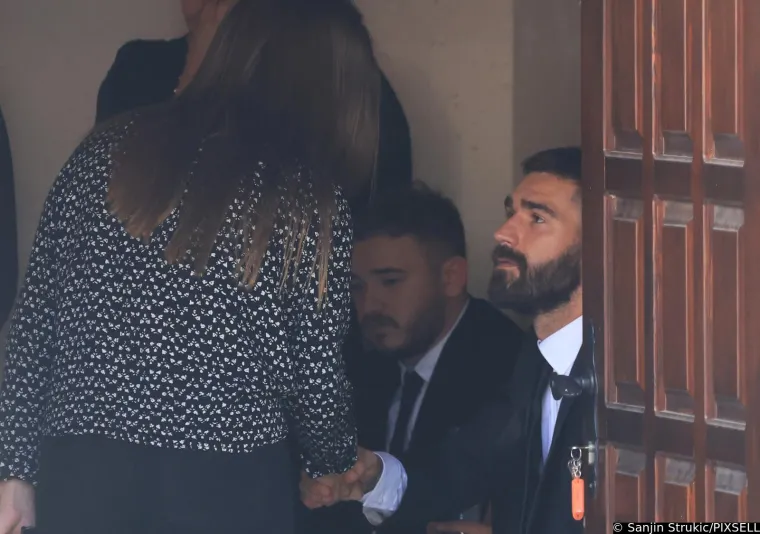 Velika tuga na pogrebu Livajinog oca u Kaštel Lukšiću: Mnogi mu došli iskazati poštovanje; Kolona je bila nepregledna, a praznina u srcu pregolema