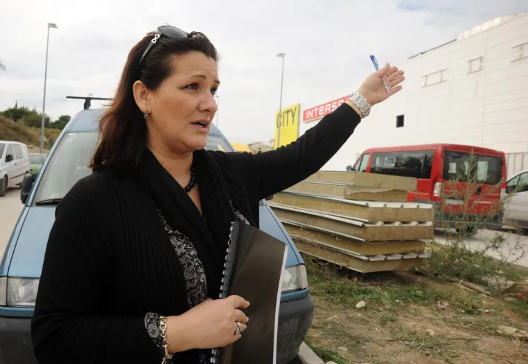 Nakon što se dogodio incident u kući Marijanine i Severinine majke, oglasili su se i susjedi te ispričali za Slobodnu Dalmaciju što su čuli. &quot;Sinoć oko dva su nas probudili urlanje i udarci iz portuna. Nismo znali ni ko je ni šta je, samo je vikala: &apos;Ljudi, pomozite mi!&apos;. Zvali smo policajce, koji su nam poručili da su već zaprimili dojavu. Ali, iz nekog razloga, su tek jutros došli na mjesto događaja, išli od stana i ispitivali ljude šta je bilo. Znači, moglo se desiti tko zna šta, oni se ne bi udostojili pojaviti. Evo, ja se ježim od same pomisli na ovo. Pitajte ih, pitajte zašto nisu došli sinoć. A možda im je neko reka da ne dođu…&quot;, rekla je jedna susjeda.