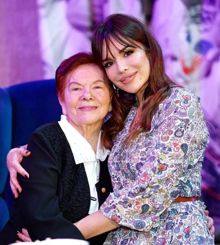 Severinina majka Ana Vučković je za Večernji list dala izjavu: &quot;Marijana je došla niotkuda, sama se bacakala, nije joj prvi put da prijavljuje sestru&quot; rekla je. &quot;Ovo je moja mama, ko god je upozna, svi je vole - vesela, okretna, lucidna, duhovita, da ne nabrajam... i to sa sve svoje 82 godine. Kad je nije bilo kući, to je za mene bila kuća bez srca. U najtežim trenucima mog života je uvijek bila briljantno točna: &quot;Ćerce, slušaj, samo naprid i ne misli na jučer. To je prošlo, a šta je prošlo, prošlo je...&quot;, napisala je 2020. Severina o svojoj majci Ani.