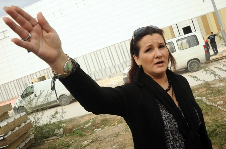 Što se tiče odnosa sa sestrom Marijanom Vučković-Popović, Seve je bila u dobrim odnosima do incidenta koji se dogodio u utorak. Naime, javnost je Marijanu upoznala kada je 2010. godine prosvjedovala zbog gradnje jednog trgovačkog centra u Splitu. Marijana je tvrdila da je dio zemljišta na kojemu se izgradio centar vlasništvo njezine obitelji i da se objekt gradi nezakonito. Mediji su tada pisali da je Marijana zamjerila Severini jer se nije uključila u borbu te da joj je pjevačica tom prilikom rekla da je to ne zanima. Međutim, s Marijaninom kćeri Severina ima sjajan odnos.