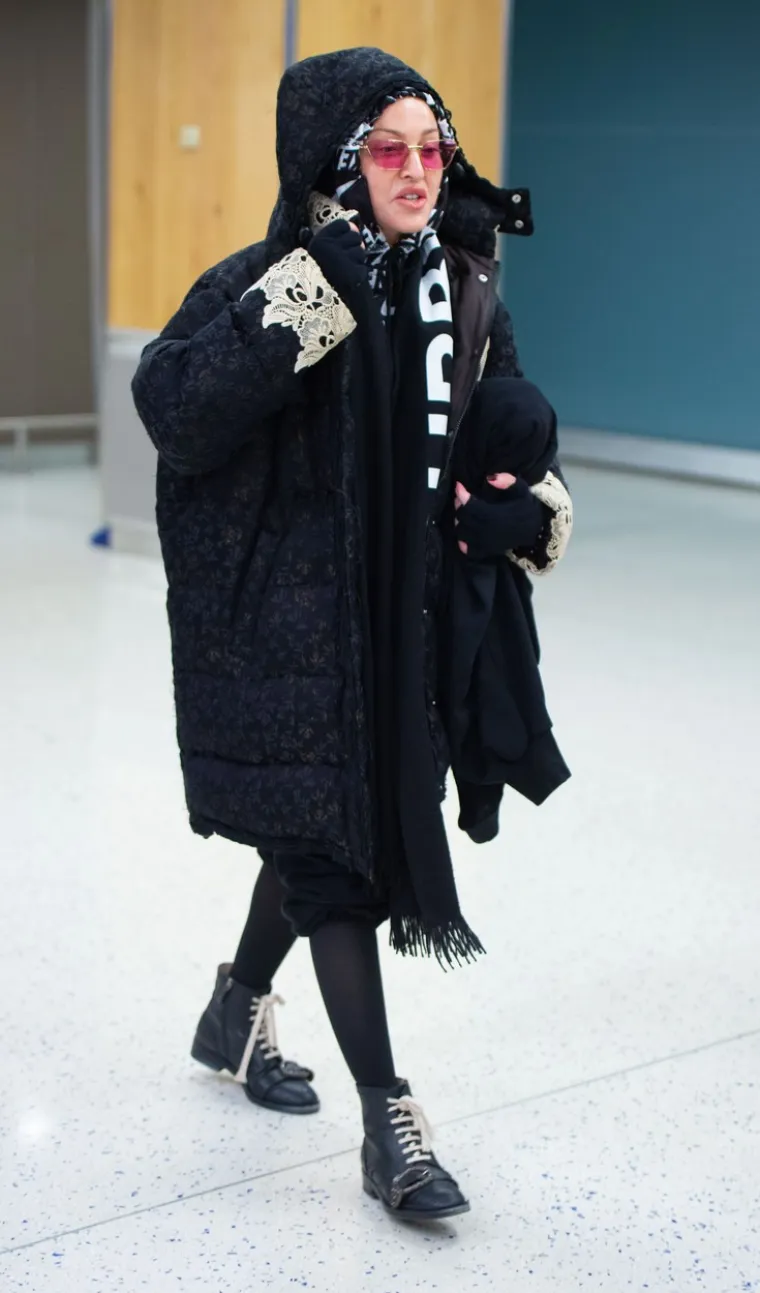 Da bi eventualno smirio &quot;strasti&quot; koje je Madonna izazvala u medijima nakon teških izjava o svom bivšem suprugu, engleski filmski redatelj rekao je za časopis Details da Madonnino i Guyevo zajedničko vrijeme nije nešto za čim žali jer pjevačica voli &quot;djecu koja su proizašla iz toga&quot;.