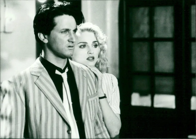 Naime, u travnju 1986. Sean je u noćnom klubu napao tekstopisca jer je mislio da je poljubio Madonnu. Optuženi muškarac bio je netko koga je Madonna poznavala, pa je to počelo stvarati probleme u njihovoj vezi i pokazalo nedostatak povjerenja. Stoga su se odlučili razići...