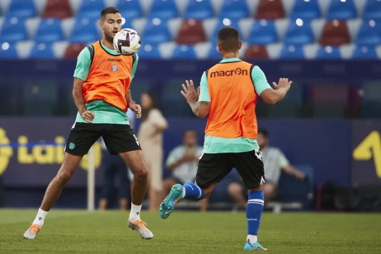 Toni Borevković (3 milijuna eura) - Posljednji član obrambene &quot;trojke&quot; uz Awaziema i Šutala. Postao je standardan centralni branič nakon što je stigao na posudbu iz Vitorije Guimaraes.