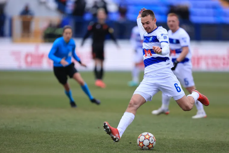 Darko Nejašmić (1,3 milijuna eura) - Nakon što su ga posudili iz Hajduka, Osijek je početkom ljeta odmah obavijestio navijače kako će veznjak trajno postati Bijelo-plavi budući da su u gradu na Dravi otkupili njegov ugovor.