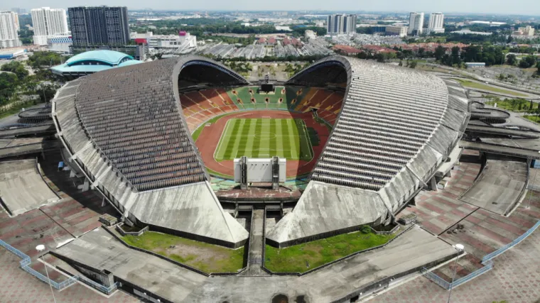 Riječ je o Shah Alam stadionu u istoimenom gradu čiji tvorci ne kriju da im je cilj bio izgraditi stadion po uzoru na Poljud. U jednom svojem kasnom intervjuu Magaš je otkrio kako jedan detalj njegove kolege iz Jugoistočne Azije ipak mogli ponoviti. Naime, nisu uspjeli ponoviti princip zatege uz pomoć koje tribine Poljuda izgledaju kao da lebde. 
Stadion Shah Alam nešto je veći od Poljuda te prima 80.372 gledatelja, a poput splitskog zdanja uglavnom se koristi za nogometne utakmice te povremeno za atletska natjecanja. 