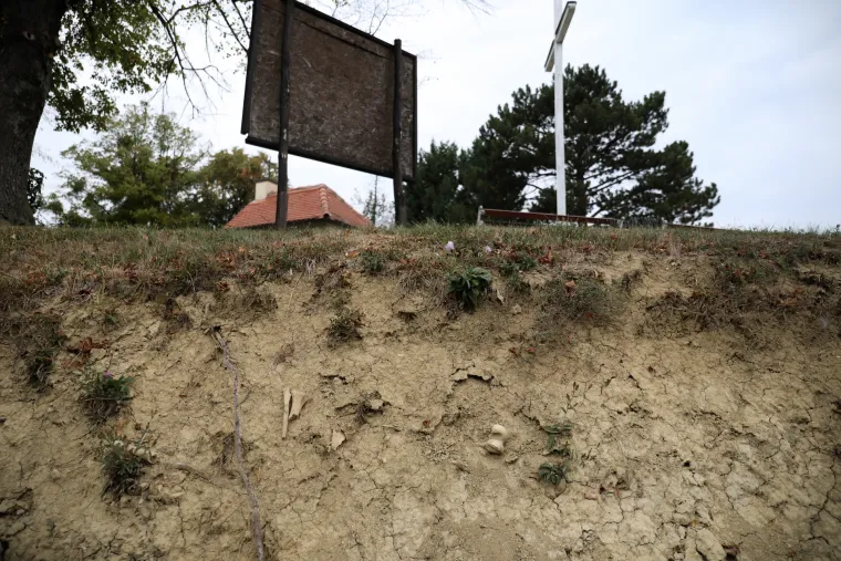 Kosti seljaka ubijenih u Seljačkoj buni doslovno izviru iz zemlje i nitko ništa ne poduzima...