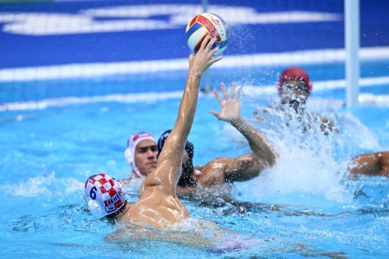 Barakude razbile nezgodne Francuze u fantastičnoj atmosferi pred 8 tisuća navijača