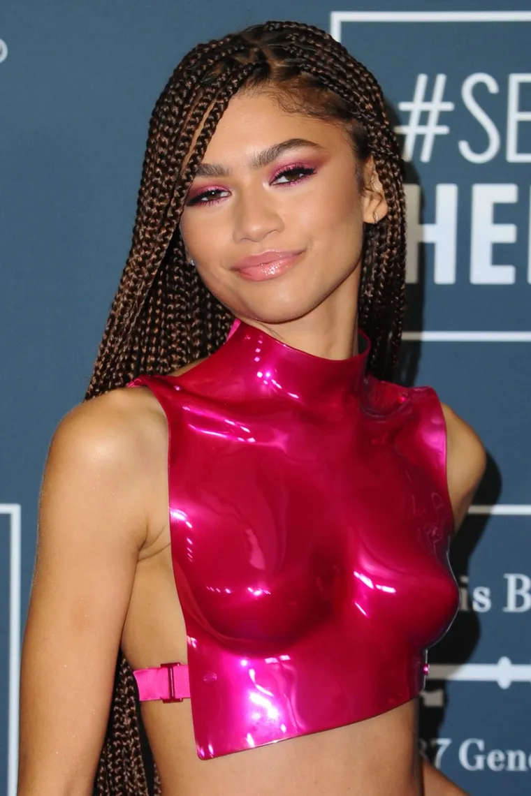 Zendaya je vegetarijanka, ali ne voli povrće, pa to cijelu priču o njenoj prehrani čini zanimljivom. Glumica nikad nije bojala kosu. Njezini roditelji joj nisu dozvoljavali da ima dečka do svoje šestnaeste godine. Kada je našla dečka, njezini roditelji su to odmah saznali. 