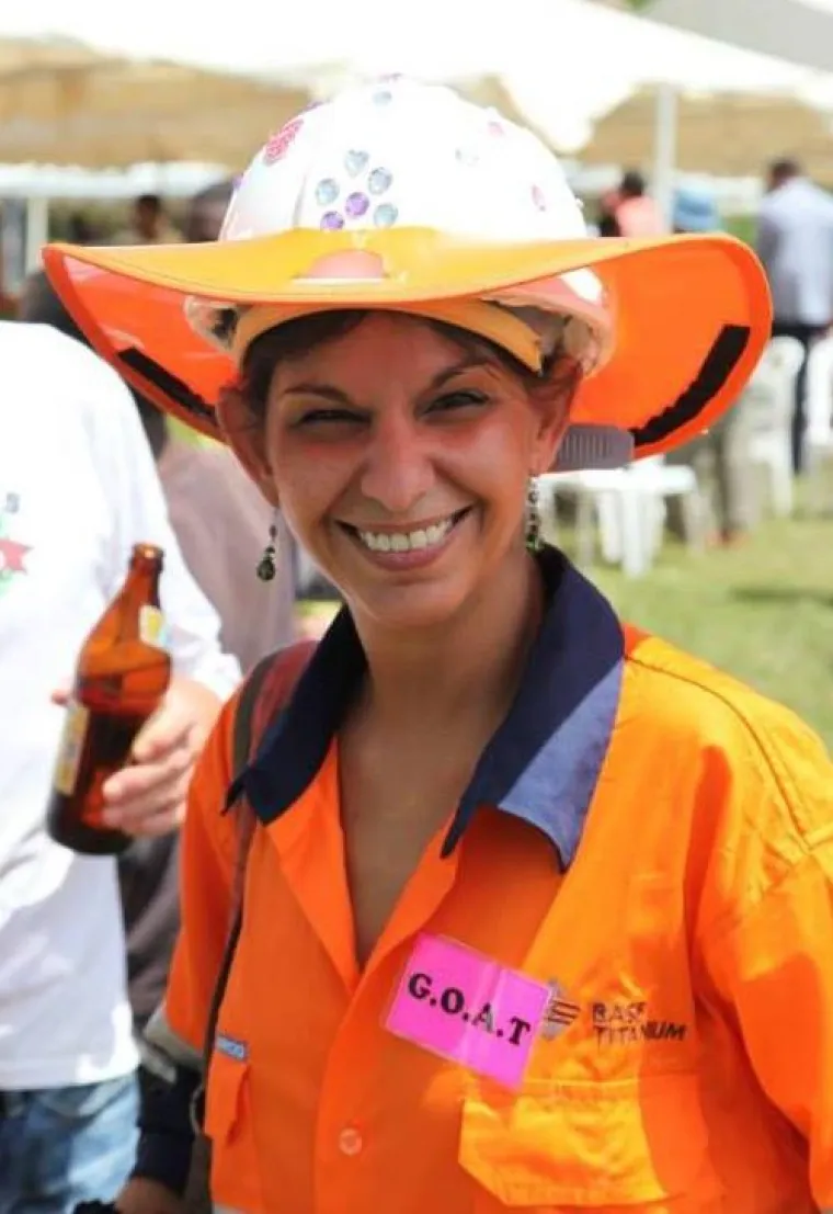 Cecilia, koja živi u Lymingtonu, Hampshireu, sa svoje dvije kćeri, Ronjom (19) i Majom (14), otkriva za&scaron;to se nikada neće moći umiroviti. Rekla je: "Bio je petak poslijepodne i upravo sam stigla s posla či&scaron;ćenja. Provela sam od ponedjeljka do četvrtka radeći na svom glavnom poslu, u marketingu i odnosima s javno&scaron;ću i jo&scaron; uvijek nisam zavr&scaron;ila. Radila sam smjene vikendom u lokalnom pubu i večeras sam trebala tamo. Radila sam sedam dana u tjednu, samo da platim račune. Ipak, unatoč mojim beskrajnim satima na poslu, već sam znala da ću to raditi jo&scaron; 30 godina, možda i vi&scaron;e."