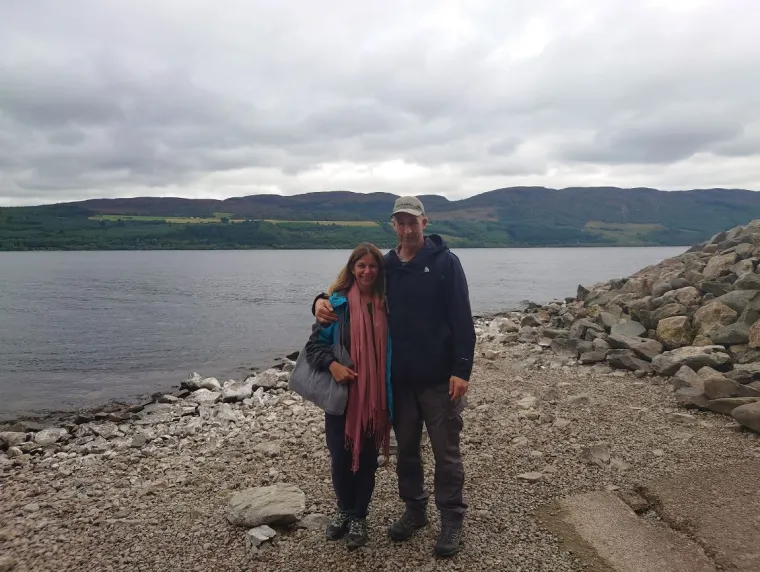 "Tek u svojim 40-ima sam počela ozbiljno razmi&scaron;ljati o budućnosti. Dok smo živjeli mjesec za mjesecom i u iznajmljenoj kući, shvatila sam da će djevojke, ako mi se ne&scaron;to dogodi, ostati bez novca. Dakle, u listopadu 2020., neposredno prije mog 44. rođendana, sklopila sam životno osiguranje i osiguranje od kritičnih bolesti. Zadnje &scaron;to mi je trebalo, bilo je da moram platiti jo&scaron; jedan račun, ali nisam mogla riskirati", dodala je.