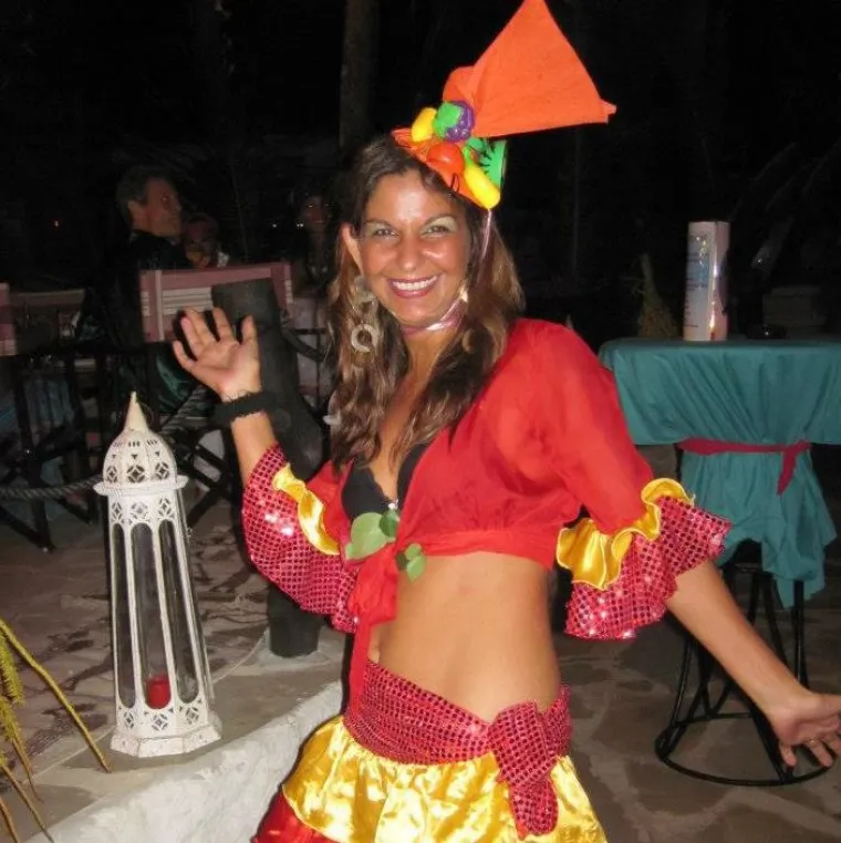 "Nedavno mi je ponuđen drugi, bolje plaćeni posao. Opet, radi se o skraćenom radnom vremenu, ali to znači da, iako moram zadržati svoj marketin&scaron;ki posao, mogu dati otkaz u pubu i na poslovima či&scaron;ćenja. To je mali korak naprijed. Unatoč tome, ne mogu zamisliti da ću moći napustiti posao za 30 godina, a kamoli sa 64 godine, &scaron;to je prosječna dob za odlazak u mirovinu ovdje u Ujedinjenom Kraljevstvu. To je stvarnost, moja stvarnost i ne&scaron;to treba promijeniti", objasnila je.