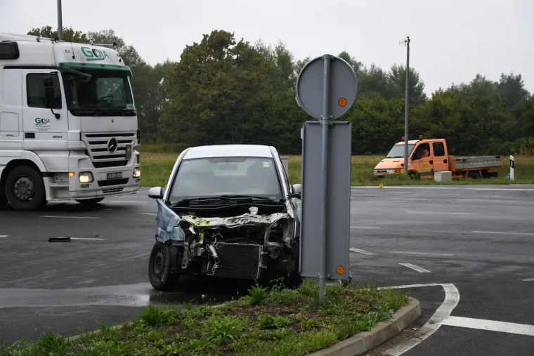 Kr&scaron; i lom kod Bjelovara! Kamion sletio na livadu, a automobil s totalnom &scaron;tetom se zarotirao po cesti