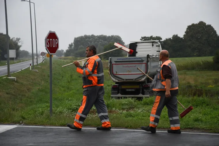 Kr&scaron; i lom kod Bjelovara! Kamion sletio na livadu, a automobil s totalnom &scaron;tetom se zarotirao po cesti