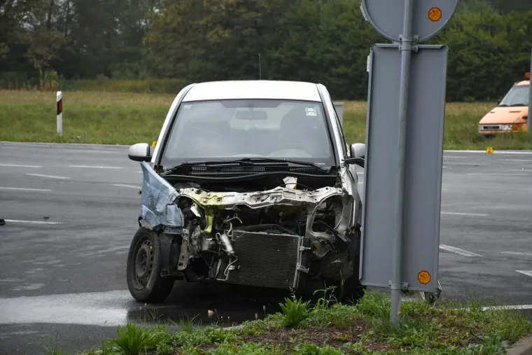 Kr&scaron; i lom kod Bjelovara! Kamion sletio na livadu, a automobil s totalnom &scaron;tetom se zarotirao po cesti