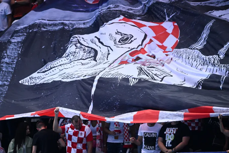Pogledajte paklenu atmosferu u kojoj su hrvatski vaterpolisti izborili četvrtfinale Europskog prvenstva