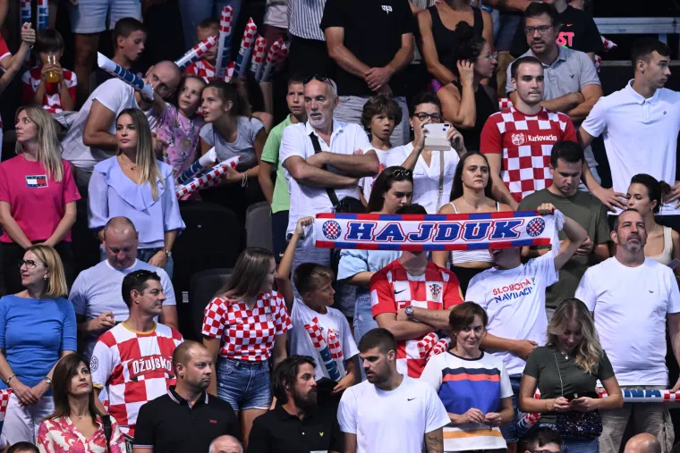 Pogledajte paklenu atmosferu u kojoj su hrvatski vaterpolisti izborili četvrtfinale Europskog prvenstva