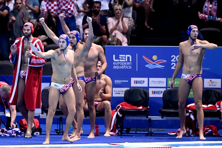 Pogledajte paklenu atmosferu u kojoj su hrvatski vaterpolisti izborili četvrtfinale Europskog prvenstva