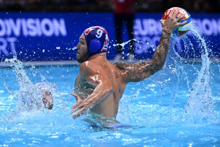 Pogledajte paklenu atmosferu u kojoj su hrvatski vaterpolisti izborili četvrtfinale Europskog prvenstva