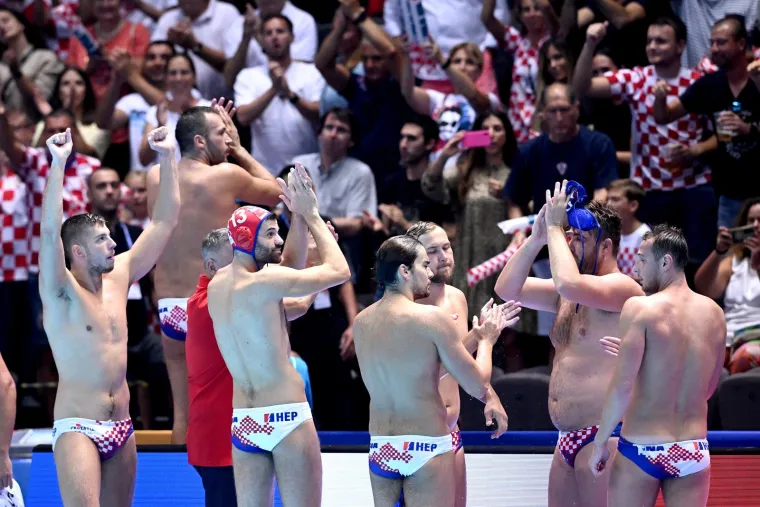 Hrvatska i Grčka vodili pravi rat u bazenu Spaladium Arene: Pogledajte ove uzbudljive kadrove sa EP-a, sva&scaron;ta se događalo ispod vode