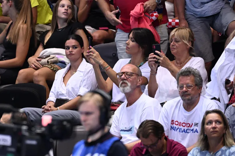 Kći slavnog Vatrenog i Lovre Kalinić pratili s tribina Spaladium Arene povijesnu vaterpolsku utakmicu: Uhvatile ih kamere