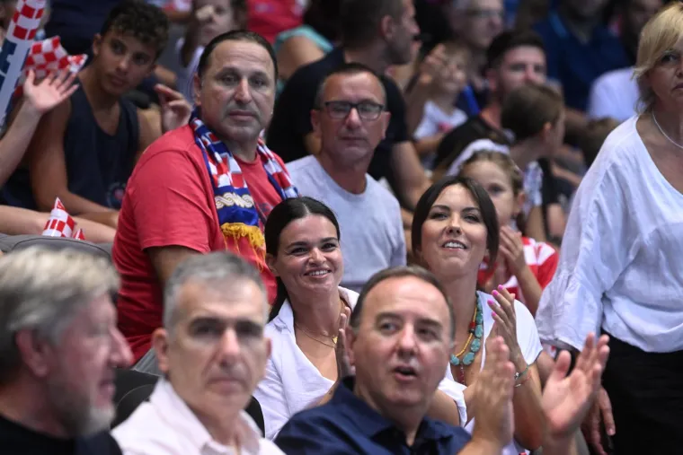 Kći slavnog Vatrenog i Lovre Kalinić pratili s tribina Spaladium Arene povijesnu vaterpolsku utakmicu: Uhvatile ih kamere