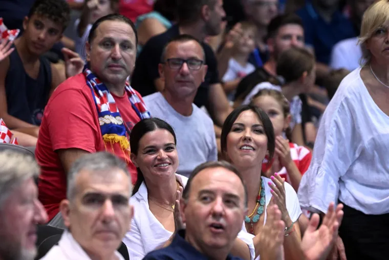 Kći slavnog Vatrenog i Lovre Kalinić pratili s tribina Spaladium Arene povijesnu vaterpolsku utakmicu: Uhvatile ih kamere