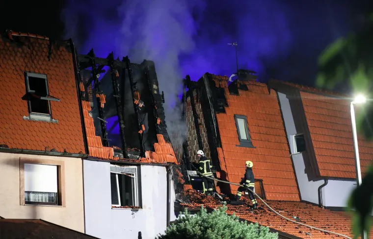 Pogledajte dramatične trenutke i posljedice velikog požara kuća u nizu u Zaprešiću