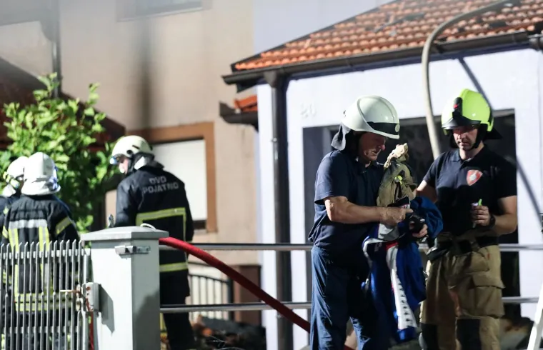 Pogledajte dramatične trenutke i posljedice velikog požara kuća u nizu u Zaprešiću