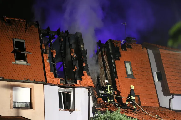Pogledajte dramatične trenutke i posljedice velikog požara kuća u nizu u Zaprešiću