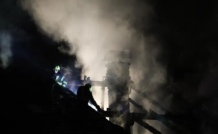 Pogledajte dramatične trenutke i posljedice velikog požara kuća u nizu u Zapre&scaron;iću