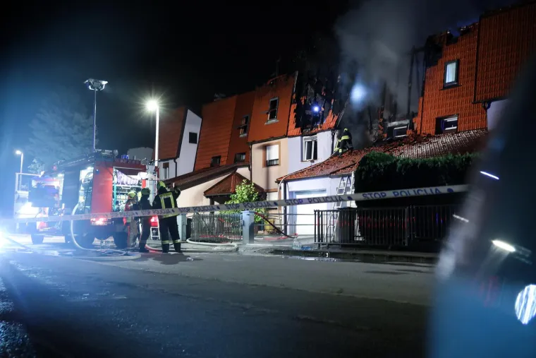Pogledajte dramatične trenutke i posljedice velikog požara kuća u nizu u Zapre&scaron;iću