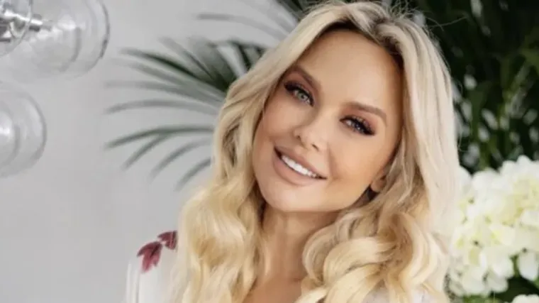 Fotoreporteri snimili Maju &Scaron;uput na druženju u knjižari, ovako kraljica svadbi izgleda bez foto&scaron;opa i filtera