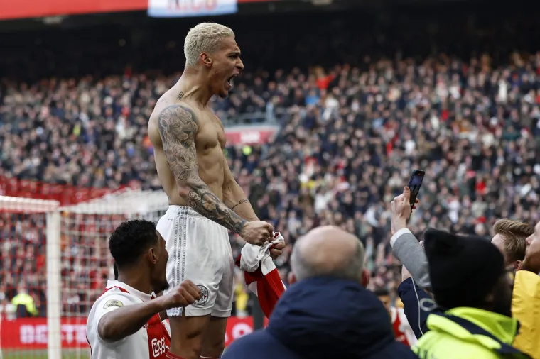 1. mjesto (Antony)  - Vrijedi 35 milijuna eura pa je dosta neočekivana cifra za koju je Manchester United doveo mladog Brazilca. Ajax ga je pustio u London i zaradio 95 milijuna eura što ga čini prvim na ovoj listi.