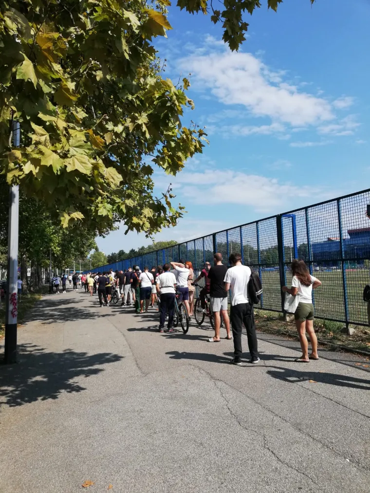 Red koji se proteže na kilometre: Dinamovi navijači navalili na ulaznice protiv Chelseaja u Ligi prvaka
