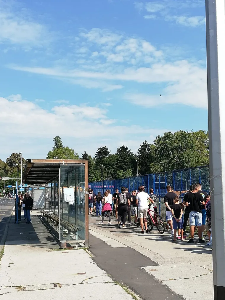 Red koji se proteže na kilometre: Dinamovi navijači navalili na ulaznice protiv Chelseaja u Ligi prvaka