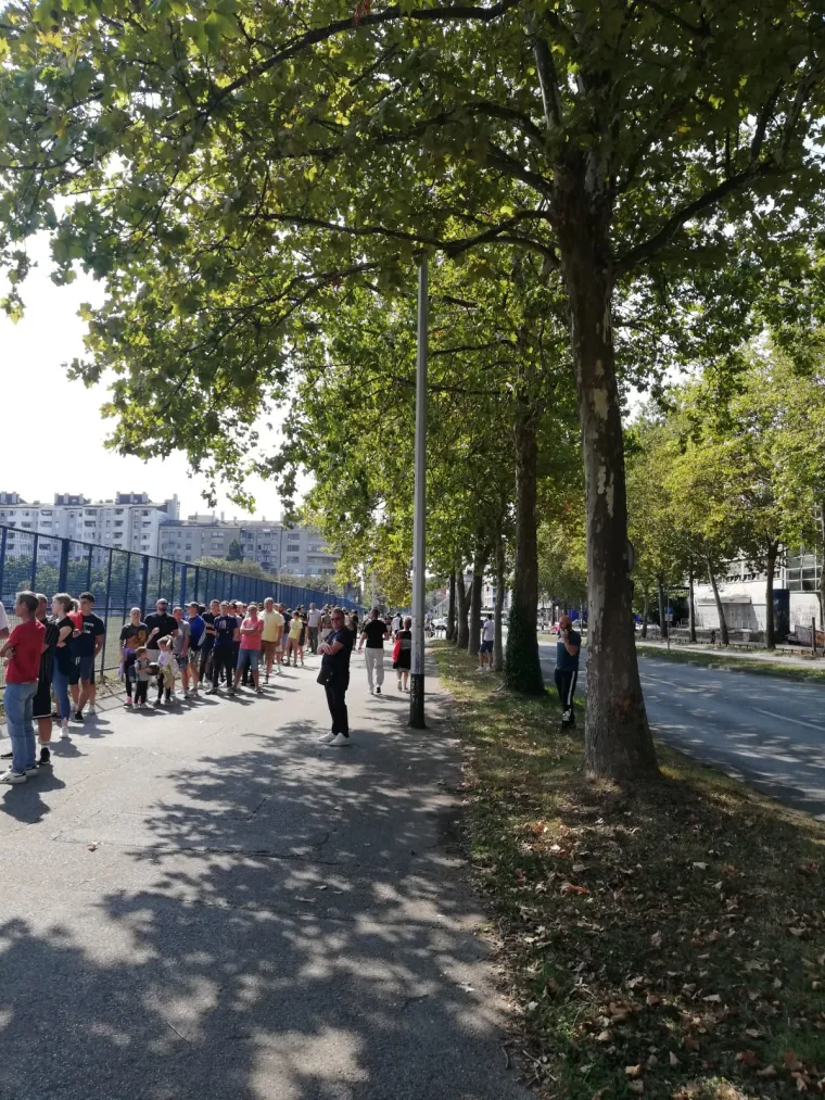 Red koji se proteže na kilometre: Dinamovi navijači navalili na ulaznice protiv Chelseaja u Ligi prvaka