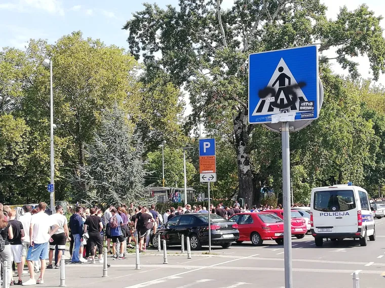 Red koji se proteže na kilometre: Dinamovi navijači navalili na ulaznice protiv Chelseaja u Ligi prvaka