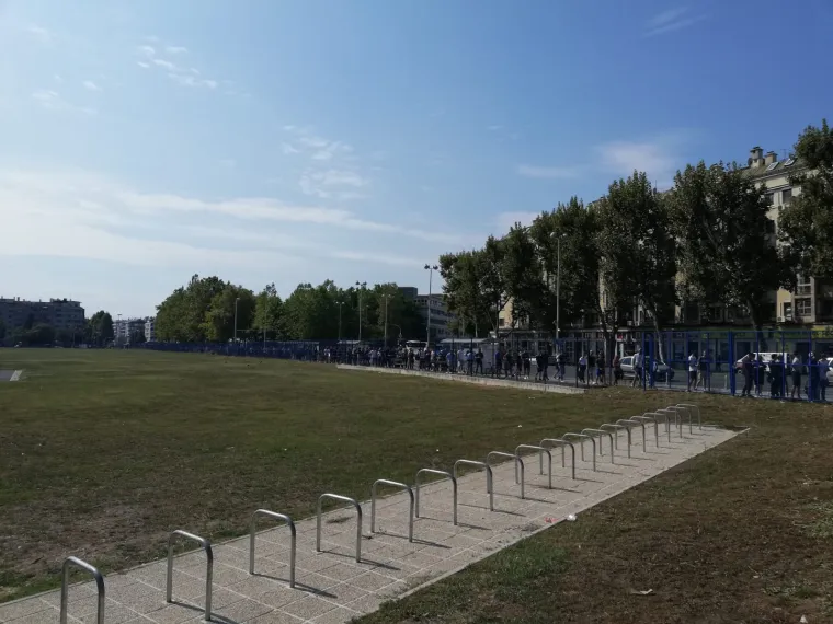 Red koji se proteže na kilometre: Dinamovi navijači navalili na ulaznice protiv Chelseaja u Ligi prvaka
