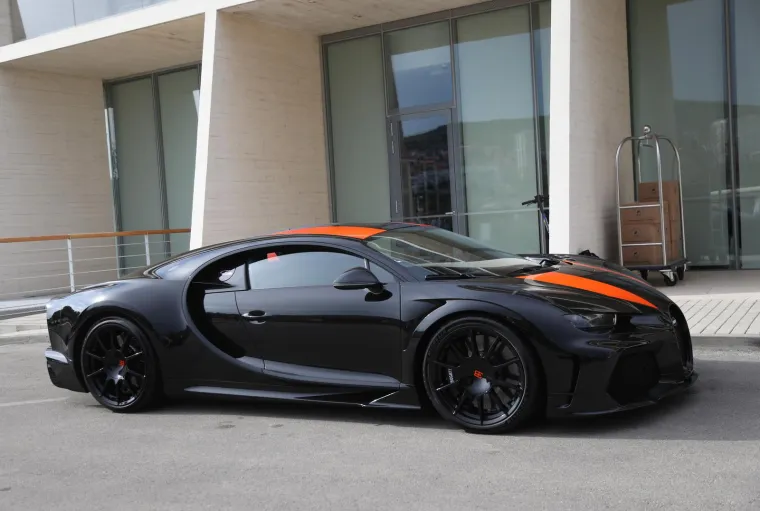 Najskuplja karavana luksuznih vozila stigla je u Šibenik, pod budnim okom zaštitara koji ne daju ni makac bliže