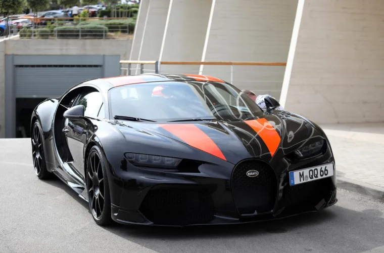 Najskuplja karavana luksuznih vozila stigla je u Šibenik, pod budnim okom zaštitara koji ne daju ni makac bliže