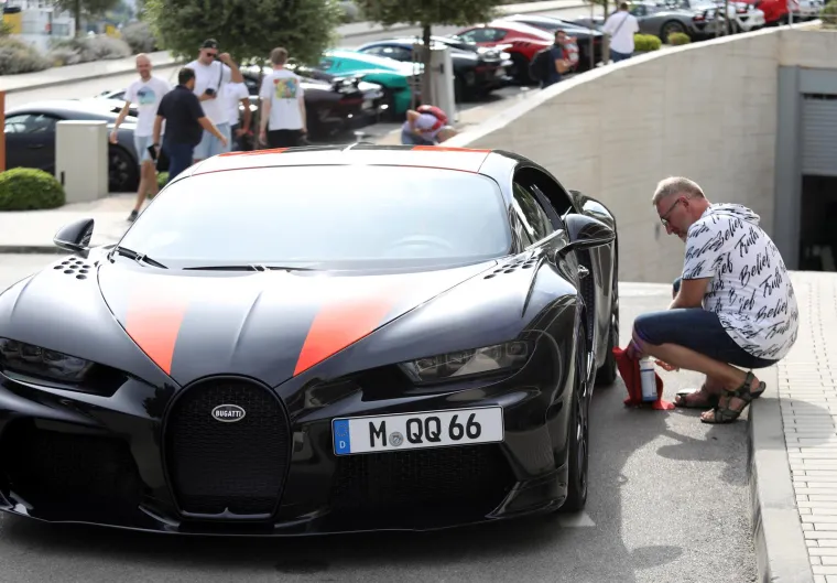 Najskuplja karavana luksuznih vozila stigla je u Šibenik, pod budnim okom zaštitara koji ne daju ni makac bliže