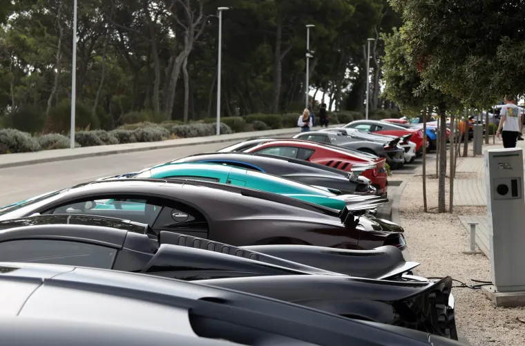 Najskuplja karavana luksuznih vozila stigla je u &Scaron;ibenik, pod budnim okom za&scaron;titara koji ne daju ni makac bliže