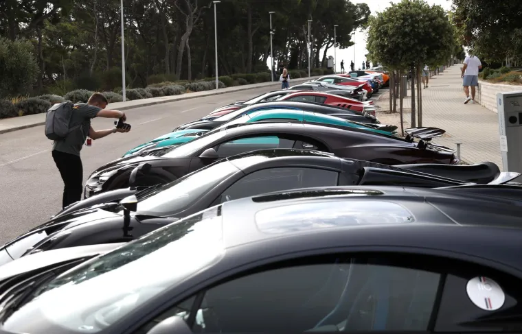 Najskuplja karavana luksuznih vozila stigla je u &Scaron;ibenik, pod budnim okom za&scaron;titara koji ne daju ni makac bliže