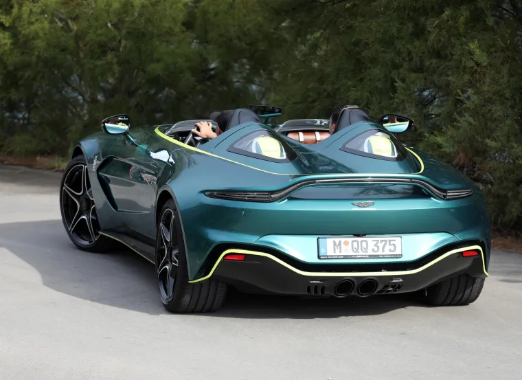 Najskuplja karavana luksuznih vozila stigla je u &Scaron;ibenik, pod budnim okom za&scaron;titara koji ne daju ni makac bliže